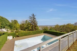 Urban-Sejour-Lyon-5-les-Hauts-de-Saint-Just-appartement-meuble-location-saisonniere-piscine