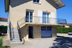 genas-location-fraternite-cote-balcon-exterieur-a