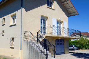 genas-location-fraternite-cote-balcon-exterieur-e