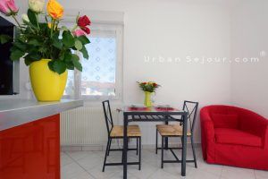 genas-location-fraternite-cote-balcon-sejour-c