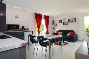 genas-location-fraternite-rez-de-jardin-sejour-c