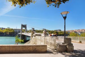 lyon-6-location-la-passerelle-du-college-quartier