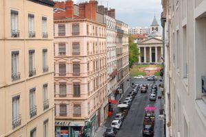 lyon-6-location-la-passerelle-du-college-vue-balcon-droite-a