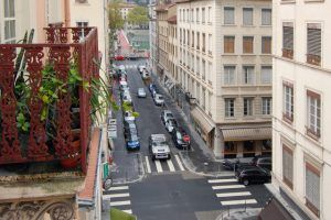 lyon-6-location-la-passerelle-du-college-vue-balcon-gauche-b