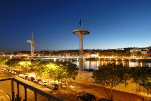 lyon-7-location-rhone-quai-claude-bernard-vue-balcon-nuit-pano-a