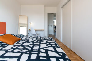 Urban-sejour-immeuble-saint-priest-centre-appartement-3-chambres-location-saisonniere-chambre-1-bureau