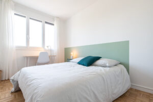 Urban-sejour-immeuble-saint-priest-centre-appartement-3-chambres-location-saisonniere-chambre-2-bureau