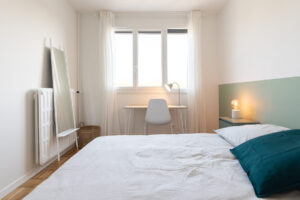 Urban-sejour-immeuble-saint-priest-centre-appartement-3-chambres-location-saisonniere-chambre-2-fenetre