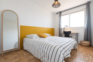 Urban-sejour-immeuble-saint-priest-centre-appartement-3-chambres-location-saisonniere-chambre-3-miroir