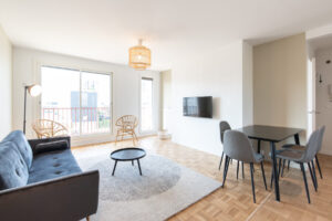 Urban-sejour-immeuble-saint-priest-centre-appartement-3-chambres-location-saisonniere-salon-2