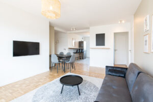 Urban-sejour-immeuble-saint-priest-centre-appartement-3-chambres-location-saisonniere-salon-3