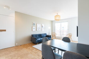 Urban-sejour-immeuble-saint-priest-centre-appartement-3-chambres-location-saisonniere-salon