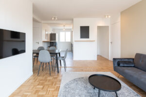 Urban-sejour-immeuble-saint-priest-centre-appartement-3-chambres-location-saisonniere-salon-4