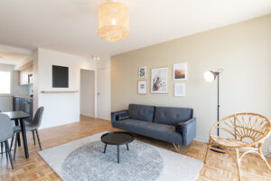 Urban-sejour-immeuble-saint-priest-centre-appartement-3-chambres-location-saisonniere-salon-5