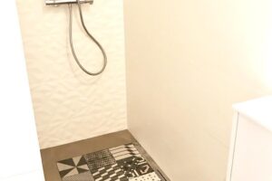 Urban-Sejour-Lyon-2-Perrache-location-studio-douche