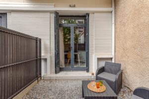 Lyon-8-Grange-blanche-hopital-studio-4-urban-sejour-location-temporaire-terrasse