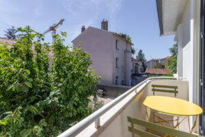 Lyon-8-Grange-Blanche-Hopital-studio-9-urban-sejour-location-temporaire-balcon