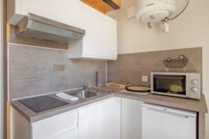 Lyon-8-Grange-Blanche-Hopital-studio-9-urban-sejour-location-temporaire-kitchenette