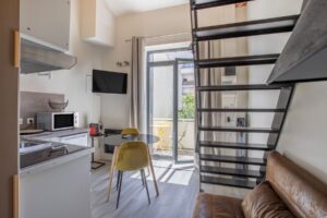 Lyon-8-Grange-Blanche-Hopital-studio-9-urban-sejour-location-temporaire-salon