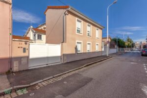 Lyon-8-grange-blanche-studio-7-urban-sejour-location-temporaire-immeuble-2