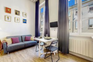 Urban-Sejour-Lyon-4-Croix-Rousse-le-Petit-Belfort-06262023_174250
