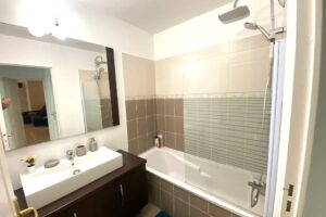Urban-Sejour-appartement-Lyon-9-Saone-Vaise-terrasse-salle-de-bain