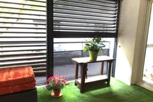 Urban-Sejour-appartement-Lyon-9-Saone-Vaise-terrasse-stores