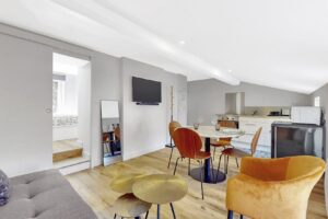 Urban-Sejour-Croix-Rousse-Le-Petit-Calas-03162025_185357